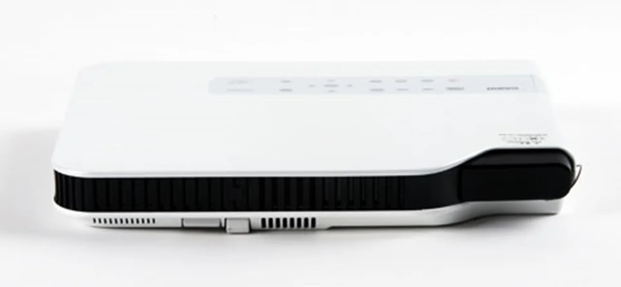 ویدئو پروژکتور لیزری کاسیو Casio XJ-A131 دارای اچ‌دی‌ام‌آی