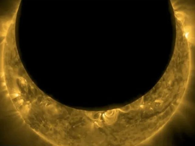 ثبت خورشید گرفتگی به شکلی متفاوت و دیدنی توسط فضاپیمای ناسا